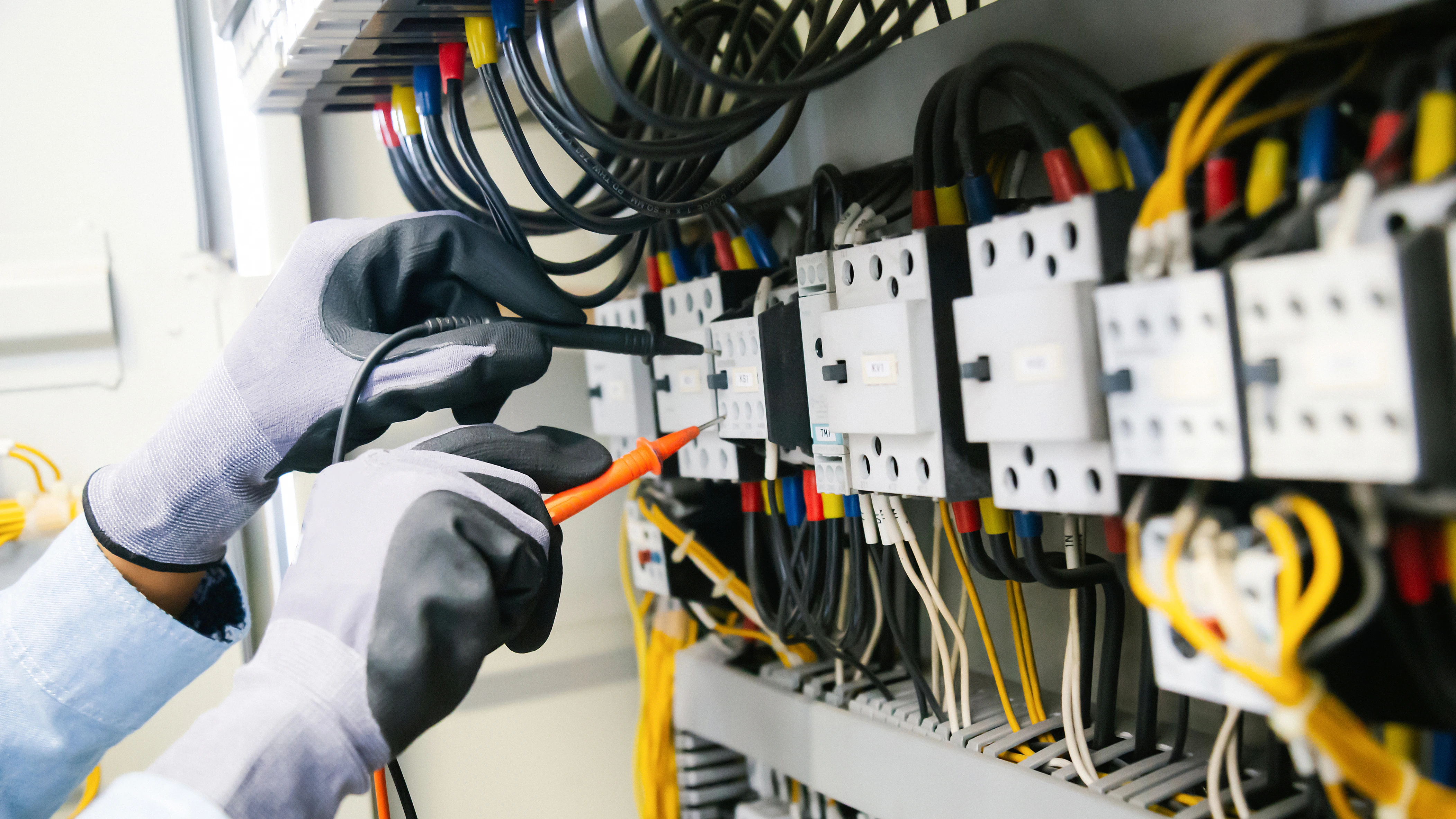 Top 5 erros em instalações elétricas e como evitá-los